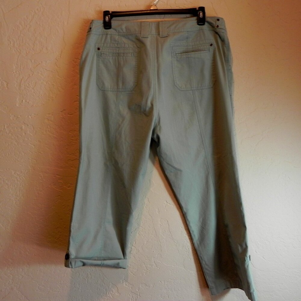 Eddie Bauer, Womans Cropped Pants, Size 18 Tall, Soft Green